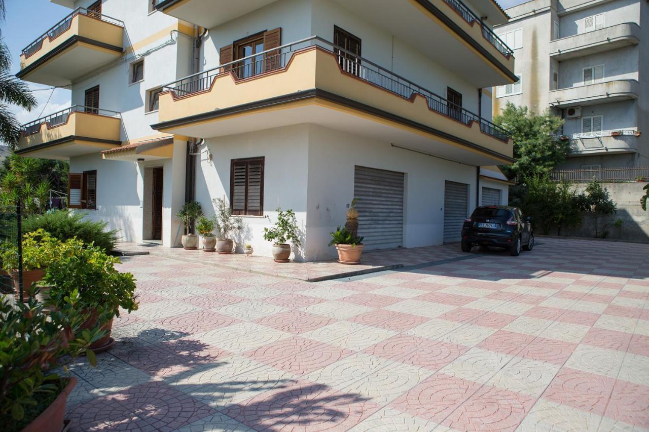 Appartamenti Giusi Con Giardino O Veranda Madonna della Catena Zewnętrze zdjęcie